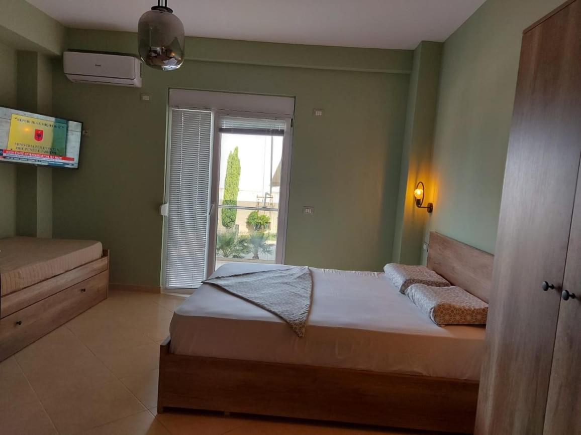 Deni Sea View Apartment Vlorë Esterno foto